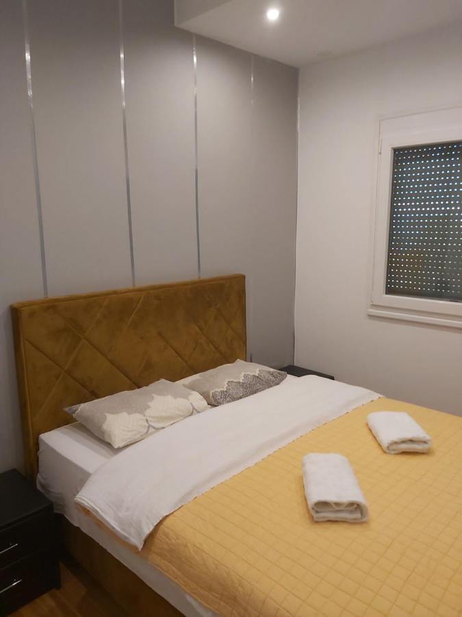 Apartment Nikirent Banja Luka Exteriör bild